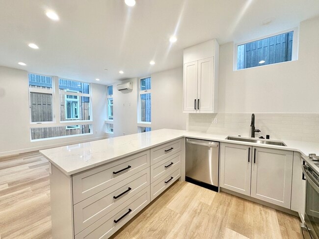 Photo - 1725 17th Ave