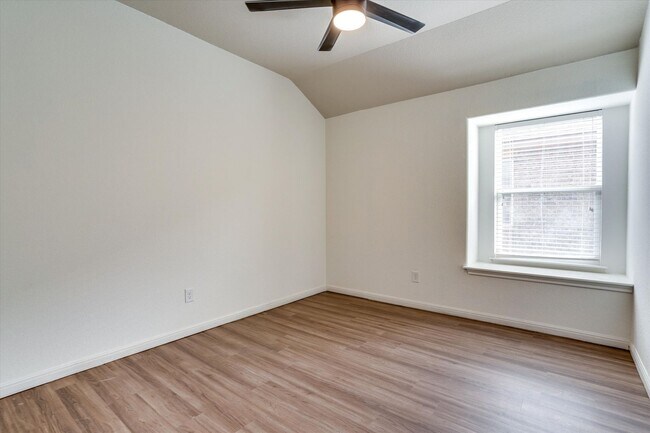 Photo - 5637 Sacco St Casa