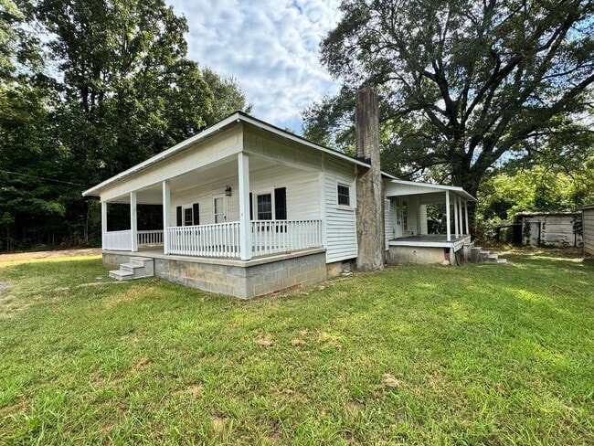 Photo - 2 or 3/1 in Grover, NC really located in E...