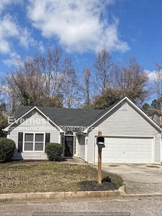 Building Photo - 3 Bed/2 Bath Home with Attached Garage / Pet-Friendly / Available Now!