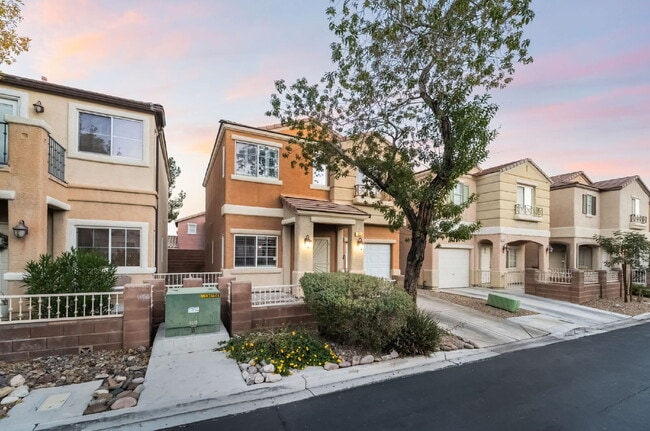 Building Photo - "Charming 2-Bed Oasis with 2.5 Baths in the Heart of Las Vegas with a 1 Car Garage. – 1,404 Sq F...