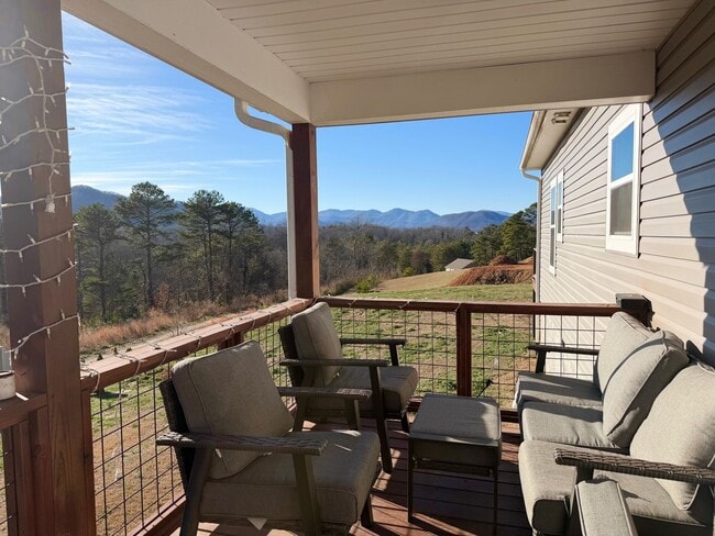 Photo - Charming 3 Bedroom 2 Bath home, Convenient NW Asheville location!
