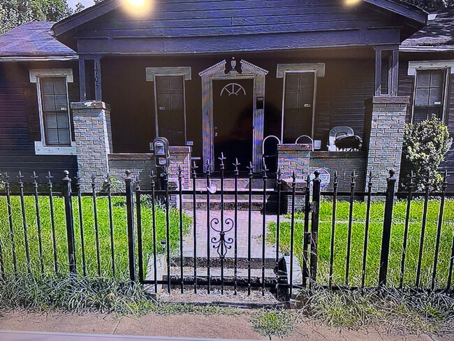 Building Photo - 1705 33rd Ave N Rental