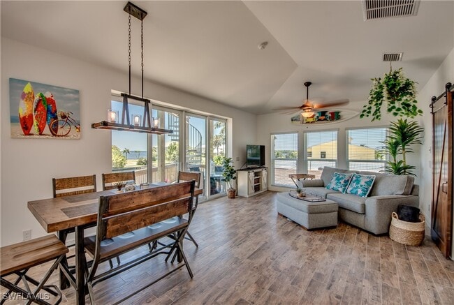 Photo - 2579 Third St