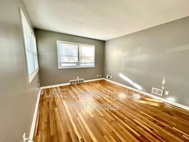 Photo - 5906 Pratt St