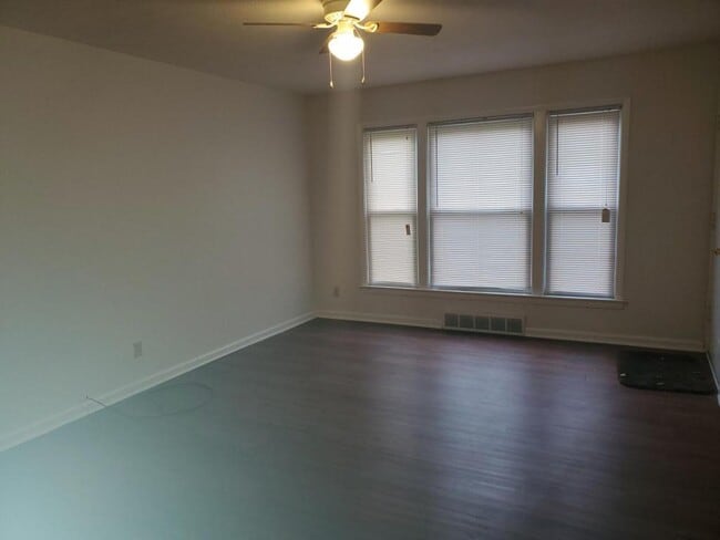 Photo - 2553 Greenvale Rd