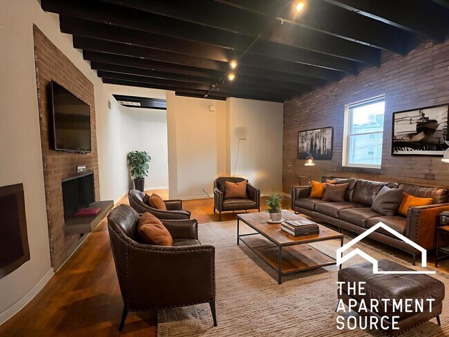 Photo - 907 W Belmont Ave Unit 2S