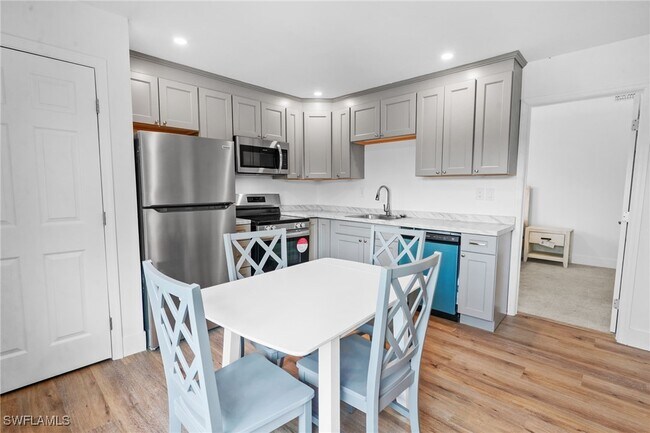 Photo - 1046 Periwinkle Way