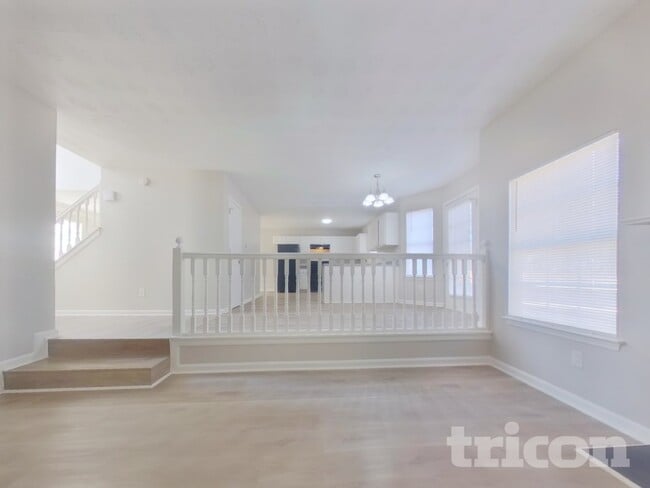 Photo - 350 Creekview Blvd