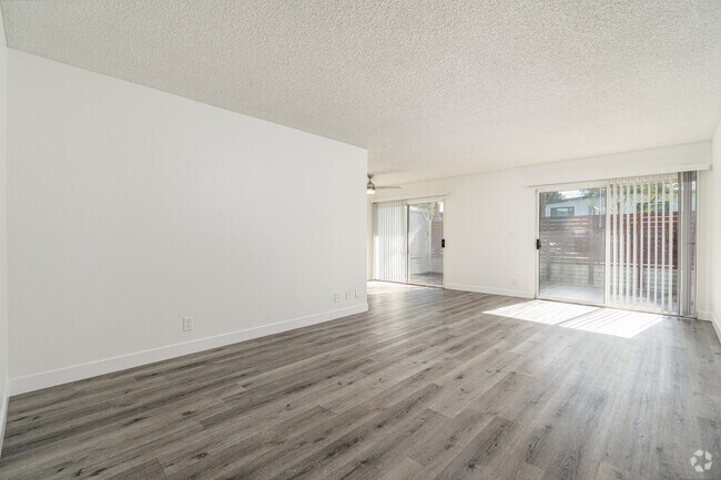 1BR, 1BA - 864SF - Living Room