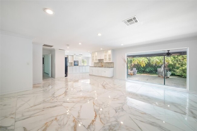 Photo - 16770 Lakeview Ct