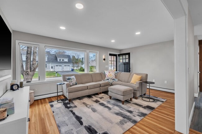 5 Meadow Ln