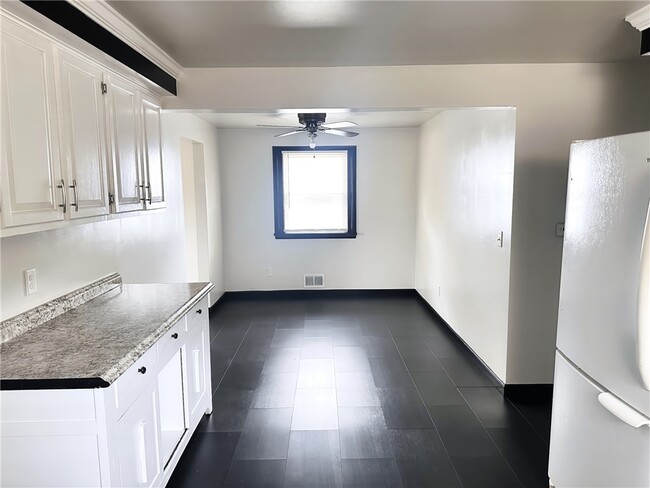 Photo - 115 Burben Way