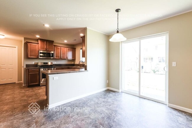 Photo - 1319 Daffodil Ave NE