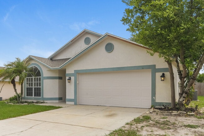 Building Photo - 206 Kingshill Ct SE
