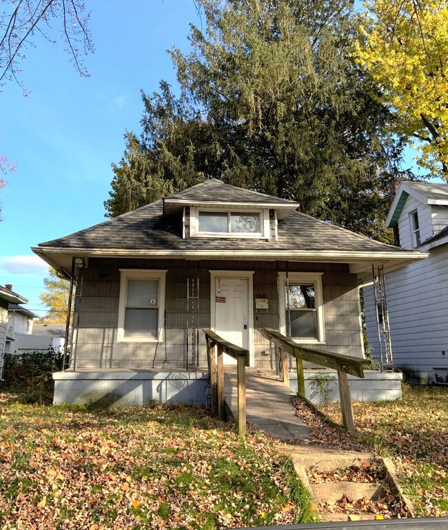 3 bedroom 1 bath home in South Bend IN. - 3 bedroom 1 bath home in South Bend IN.