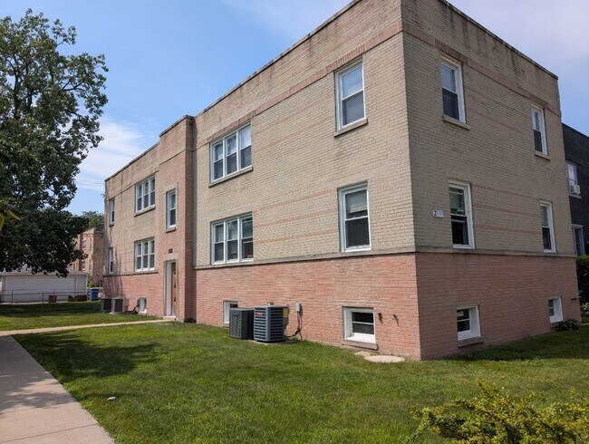 Building Photo - 2909 W Farragut Ave Unit 2N Rental