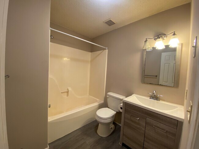 Photo - 303 Church St