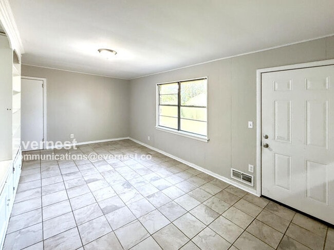 Photo - 913 21st Ave NW