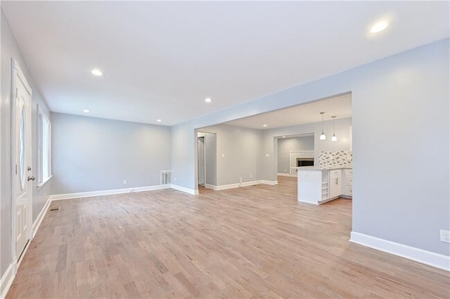 Photo - 1421 Thunderwood Ct SW