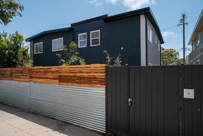 22 19th Ave