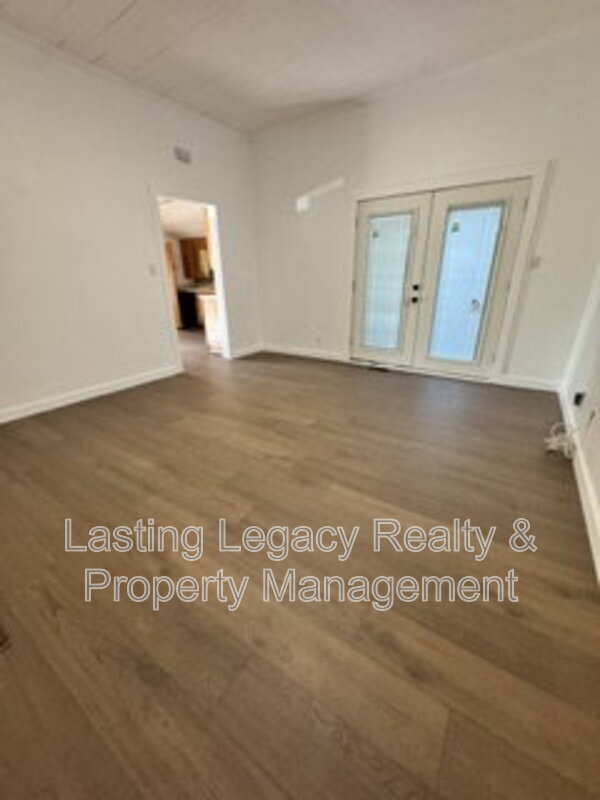 Photo - 204 Spring St