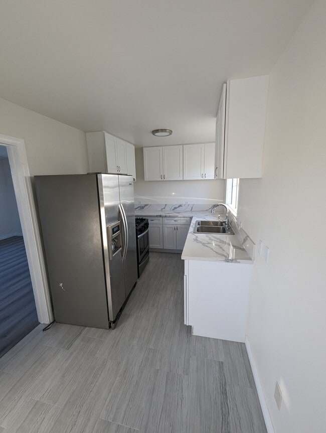 Photo - 1051 E Hyde Park Blvd Unit 1053