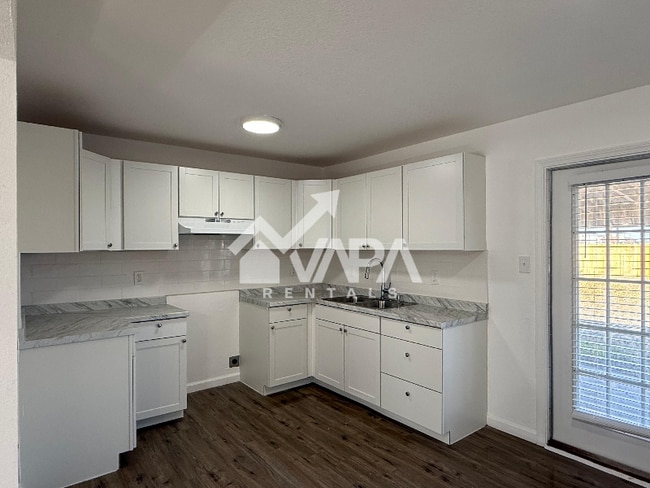 Photo - 1994 Springvale Dr