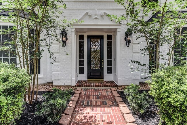 Photo - 90 Heathrow Ln