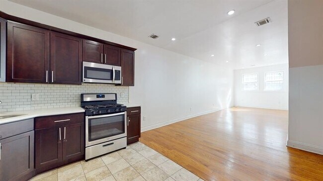 Photo - 131 Brunswick St Unit A