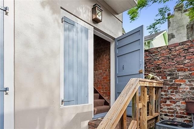 Photo - 622 Dauphine St