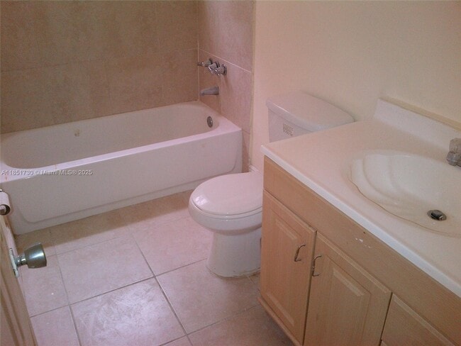 Photo - 16851 NE 21st Ave Unidad 4