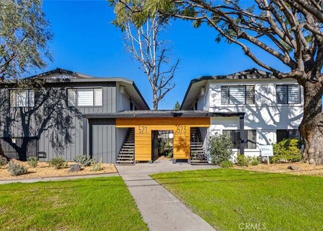 521-523 E. Live Oak Avenue
