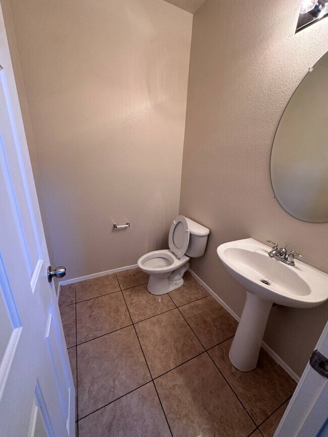 Photo - 2820 Dowitcher Ave