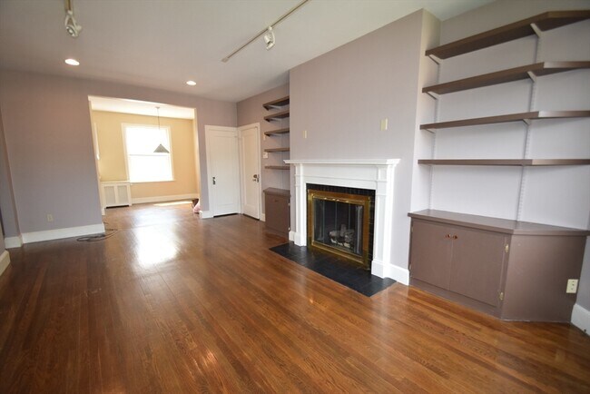 Building Photo - 141 Beaconsfield Rd Unit 5 Rental