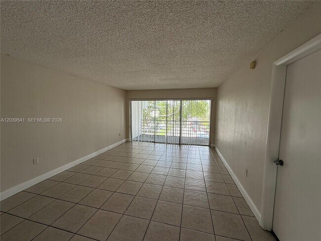 Photo - 4205 N University Dr Unidad 309