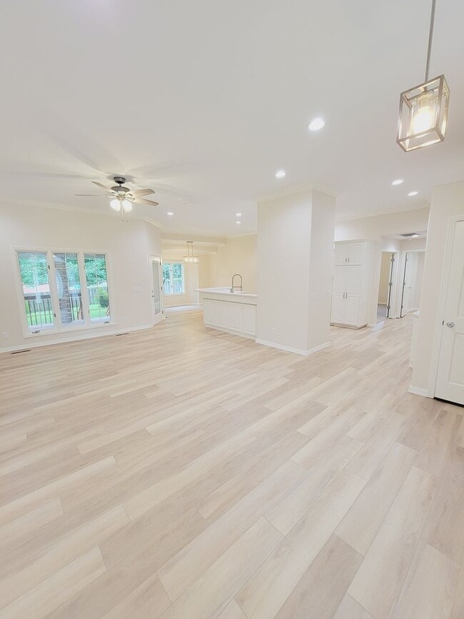 Building Photo - Lots Of New in Marlborough Manor w/ 3 Car Garage