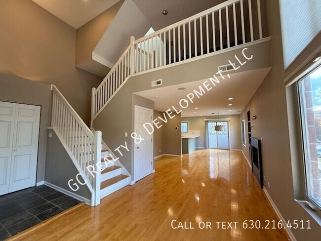 Photo - 220 Des Plaines Ave