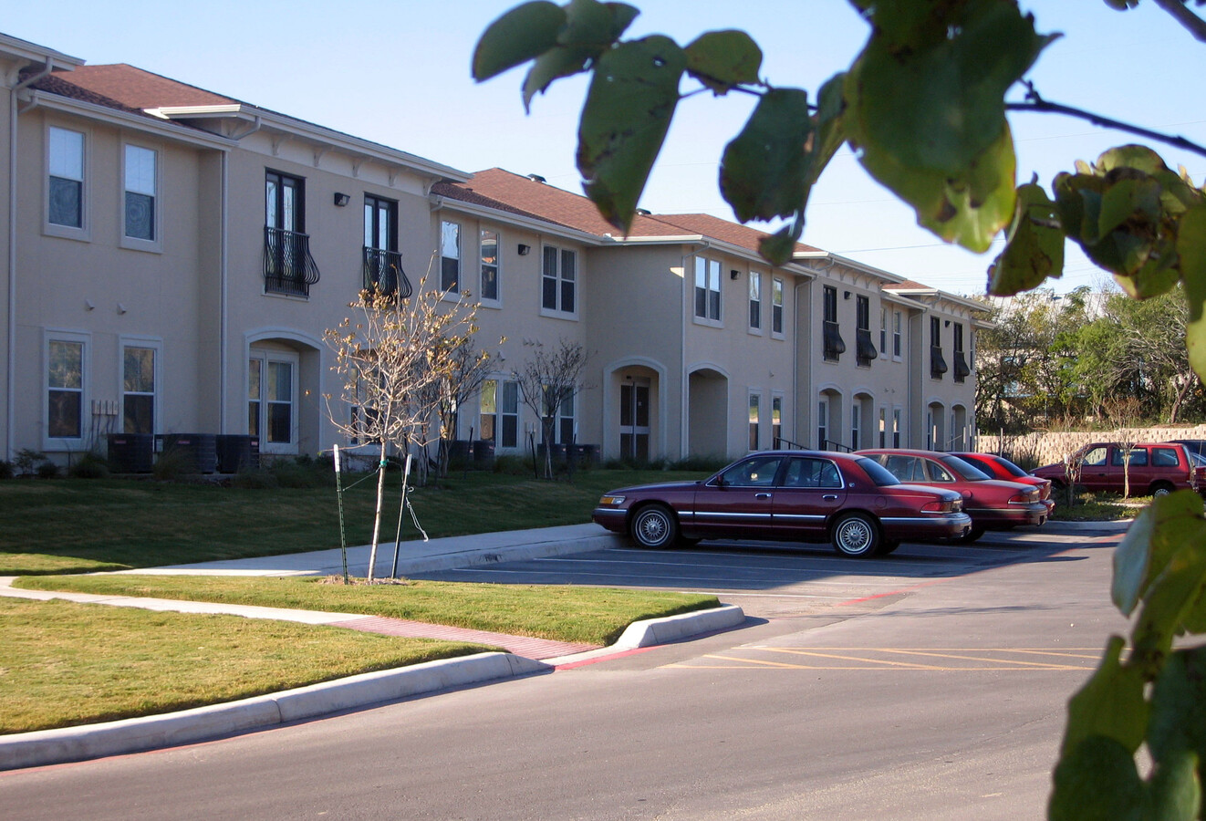 Oak Knoll Villa Affordable Senior Housing - Oak Knoll Villa Affordable Senior Housing Apartments