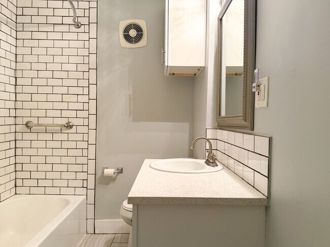 Photo - 2710 Clements St