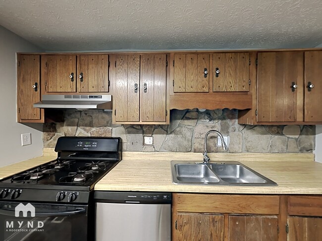 Photo - 2235 Tahoe Ct NW