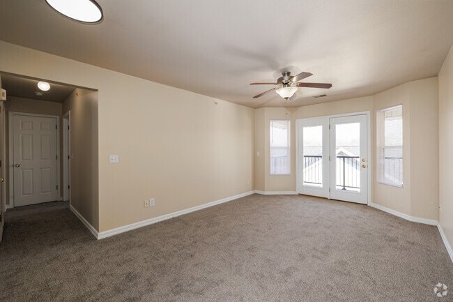 1BD, 1BA - 652SF - Living room