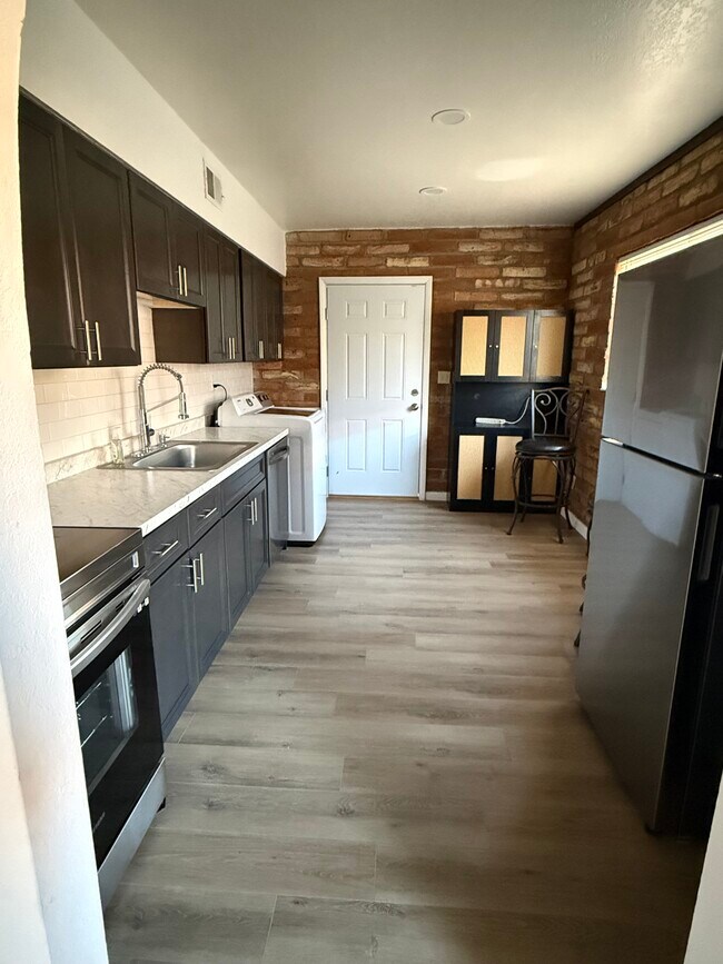 Photo - 3052 N Cherry Ave