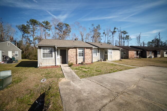 1/1 off HWY 90 - 1/1 off HWY 90 House