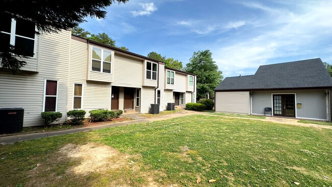 Highland Park Townhome Apartments - Highland Park Townhome Apartments