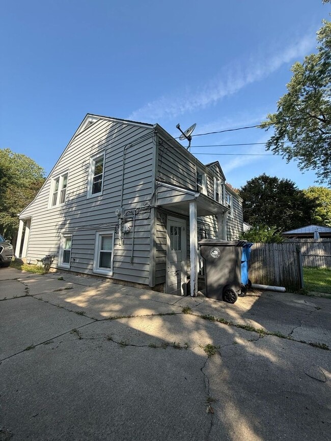 Photo - Charming 3-Bedroom Home in Whitefish Bay -...