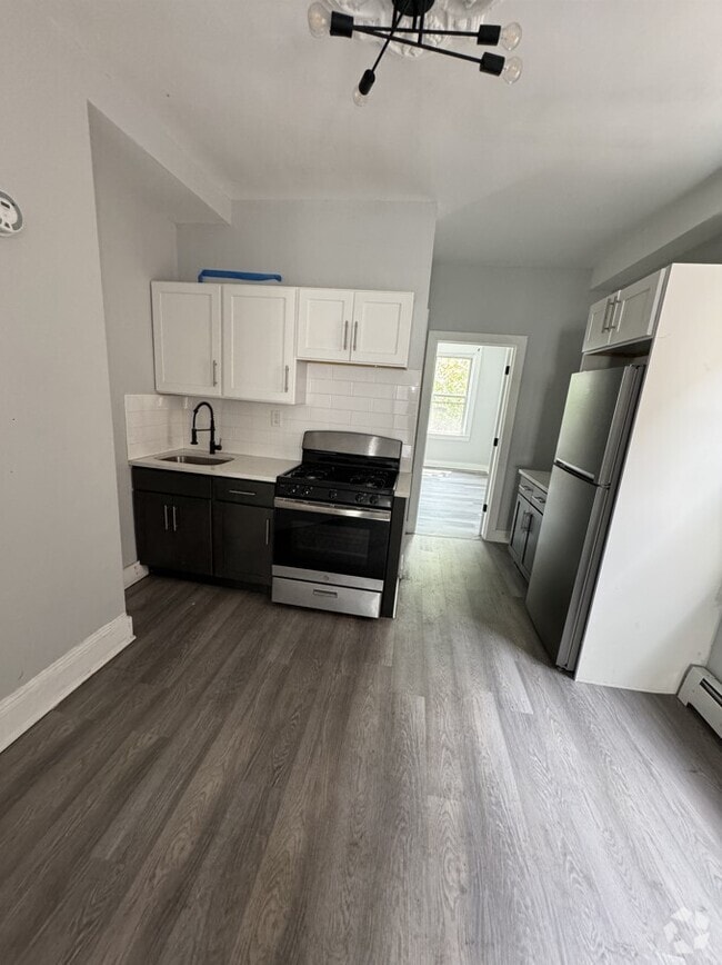 Building Photo - 36 Clerk St Unit 2R Rental