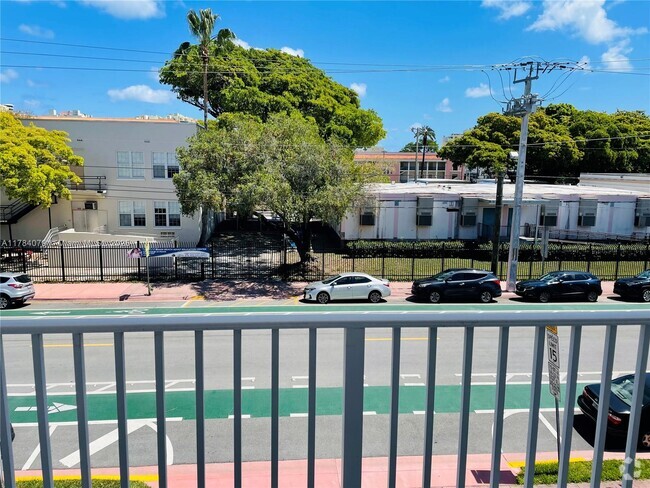 Building Photo - 1420 Pennsylvania Ave Unit 309 Rental