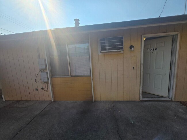 Building Photo - 2 Bed - 1 Bath Unit 1030 Rental