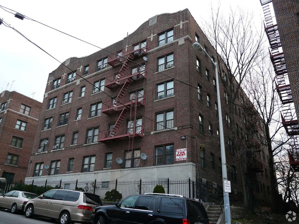 Photo - 40-50 Locust Hill Ave Apartments